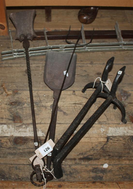 Pair of wrought iron andirons, fire shovel and toasting fork, 18/19C and an iron shovel